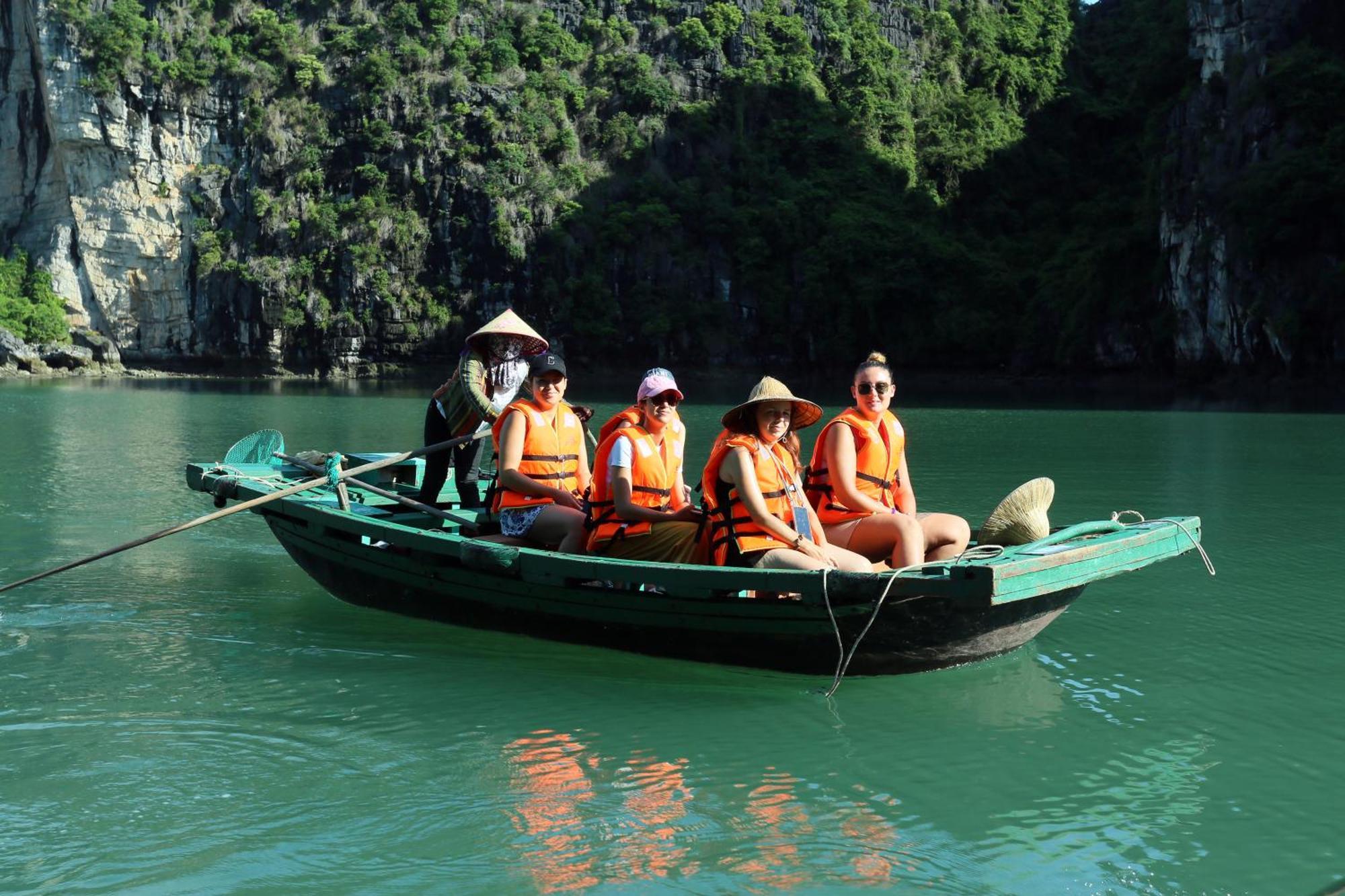 Ruby Cruise Hotel Hạ Long-öböl Kültér fotó