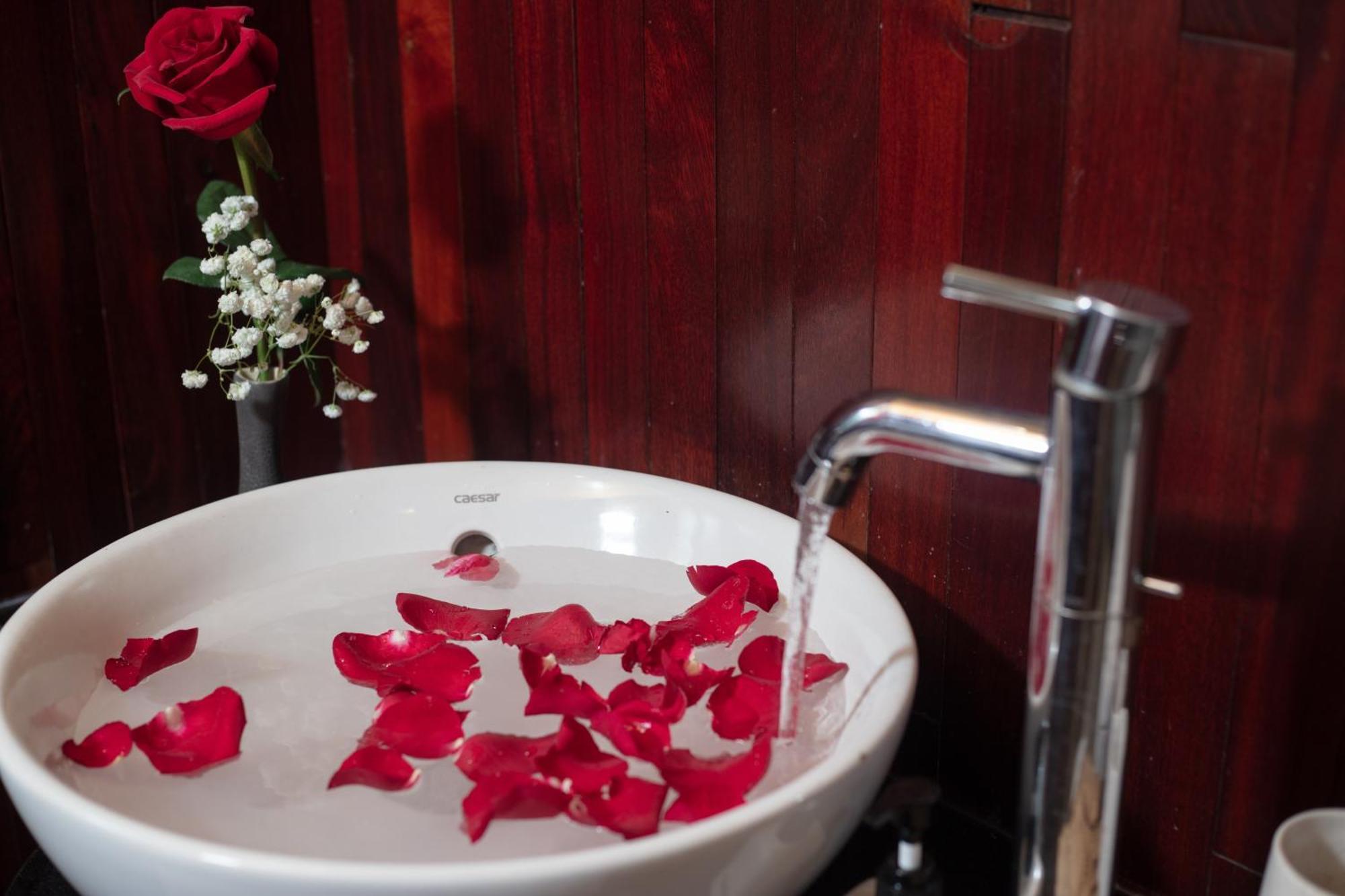 Ruby Cruise Hotel Hạ Long-öböl Kültér fotó