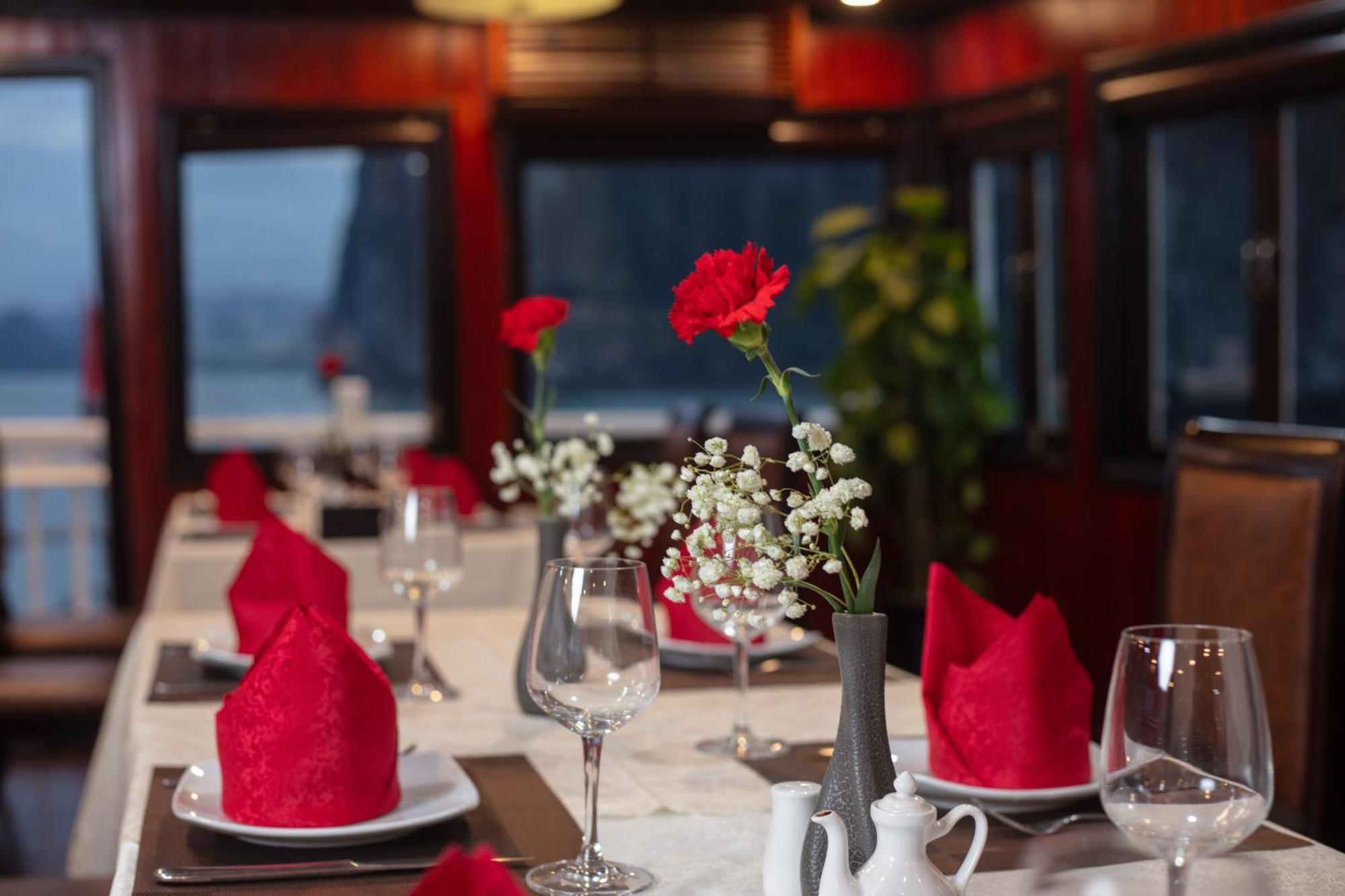 Ruby Cruise Hotel Hạ Long-öböl Kültér fotó