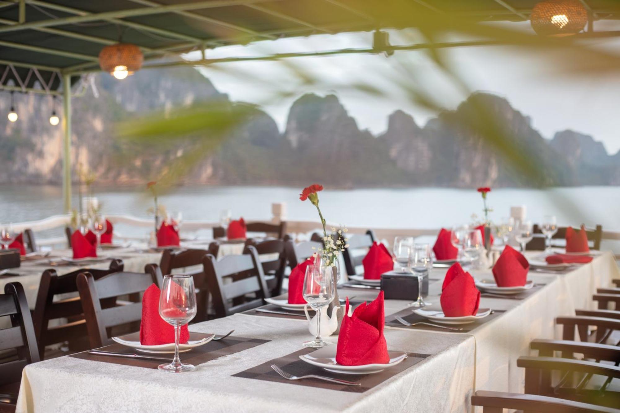 Ruby Cruise Hotel Hạ Long-öböl Kültér fotó