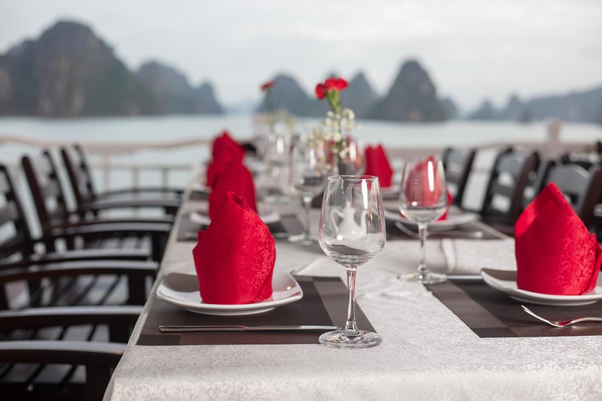 Ruby Cruise Hotel Hạ Long-öböl Kültér fotó