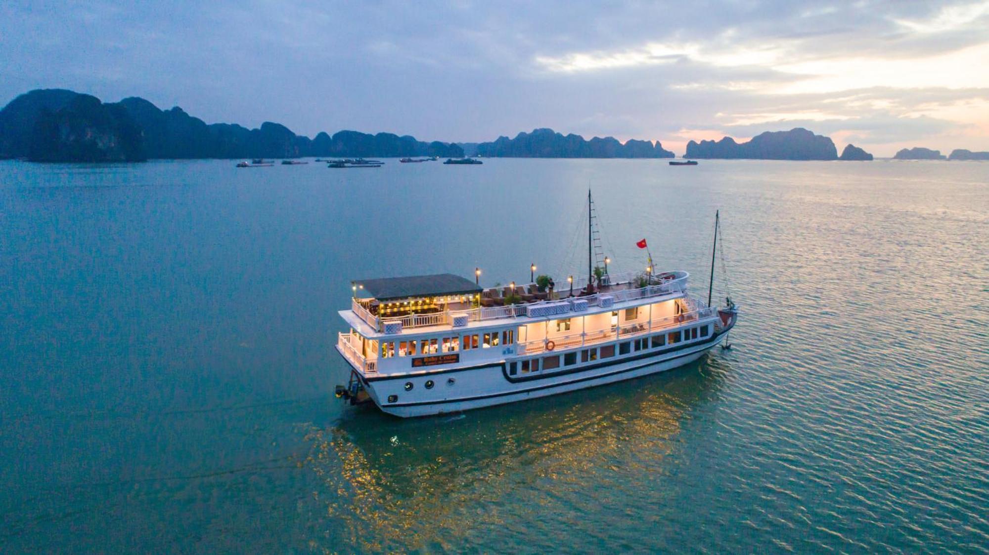 Ruby Cruise Hotel Hạ Long-öböl Kültér fotó