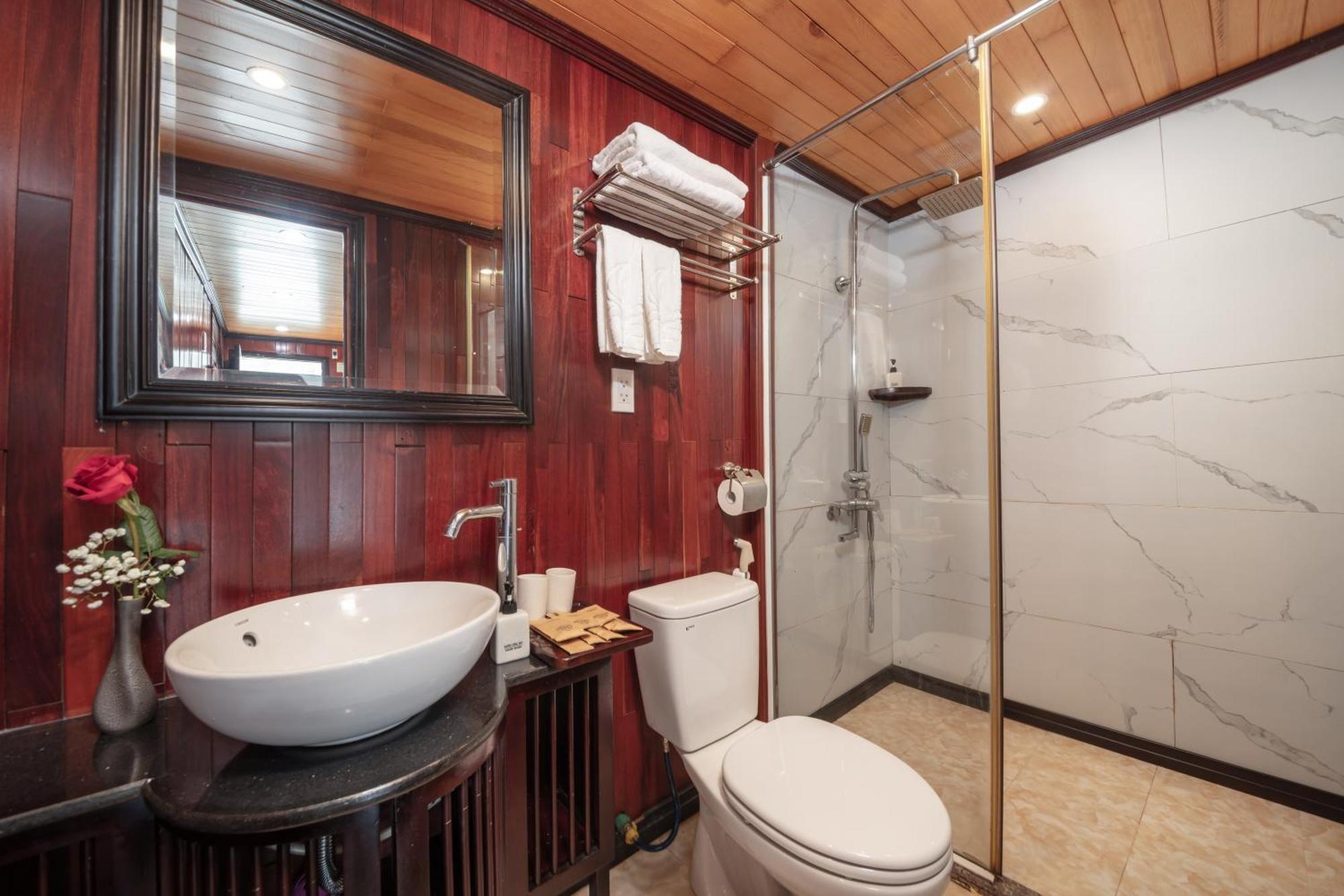 Ruby Cruise Hotel Hạ Long-öböl Kültér fotó